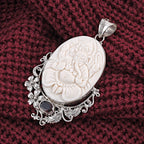 Royal Bali - roter Granat und Ox-bone Anhänger, 925 Silber Schwarz oxidiert ca. 0,97 ct
