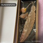 Metallfeder-Lesezeichen mit 3D-Schmetterling und ewigem Blumen-Glaskugel, roséfarben mit Rosa Kristalle