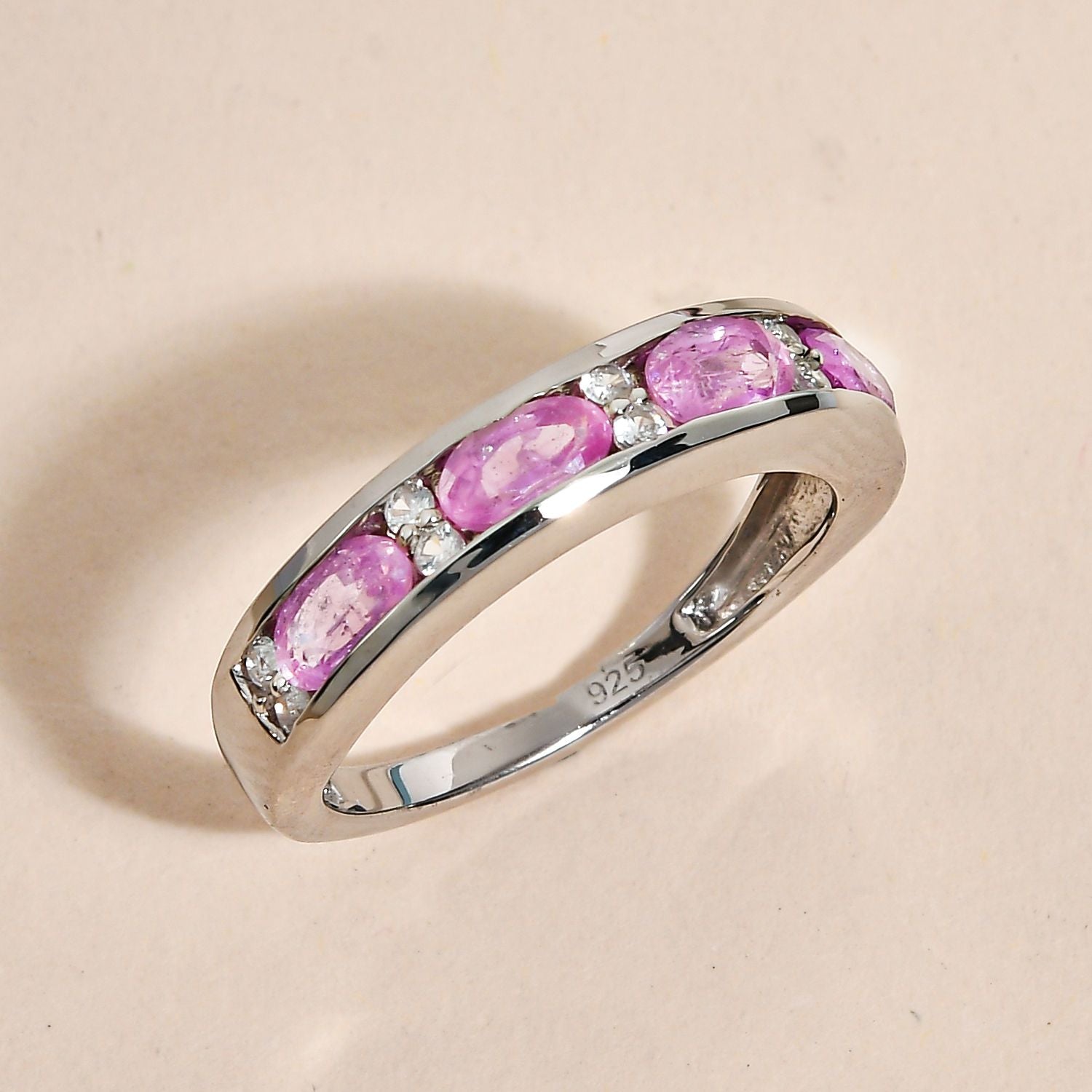 Ilakaka Rosa Saphir (Fissure gefüllt) und weißer Zirkon-Ring, 925 Silber platiniert ca. 1,54 ct