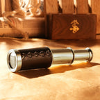 Handgefertigtes, voll funktionsfähiges Teleskop mit Ledergriff und hölzerner Geschenk-Box, 15.2x3cm, Silber