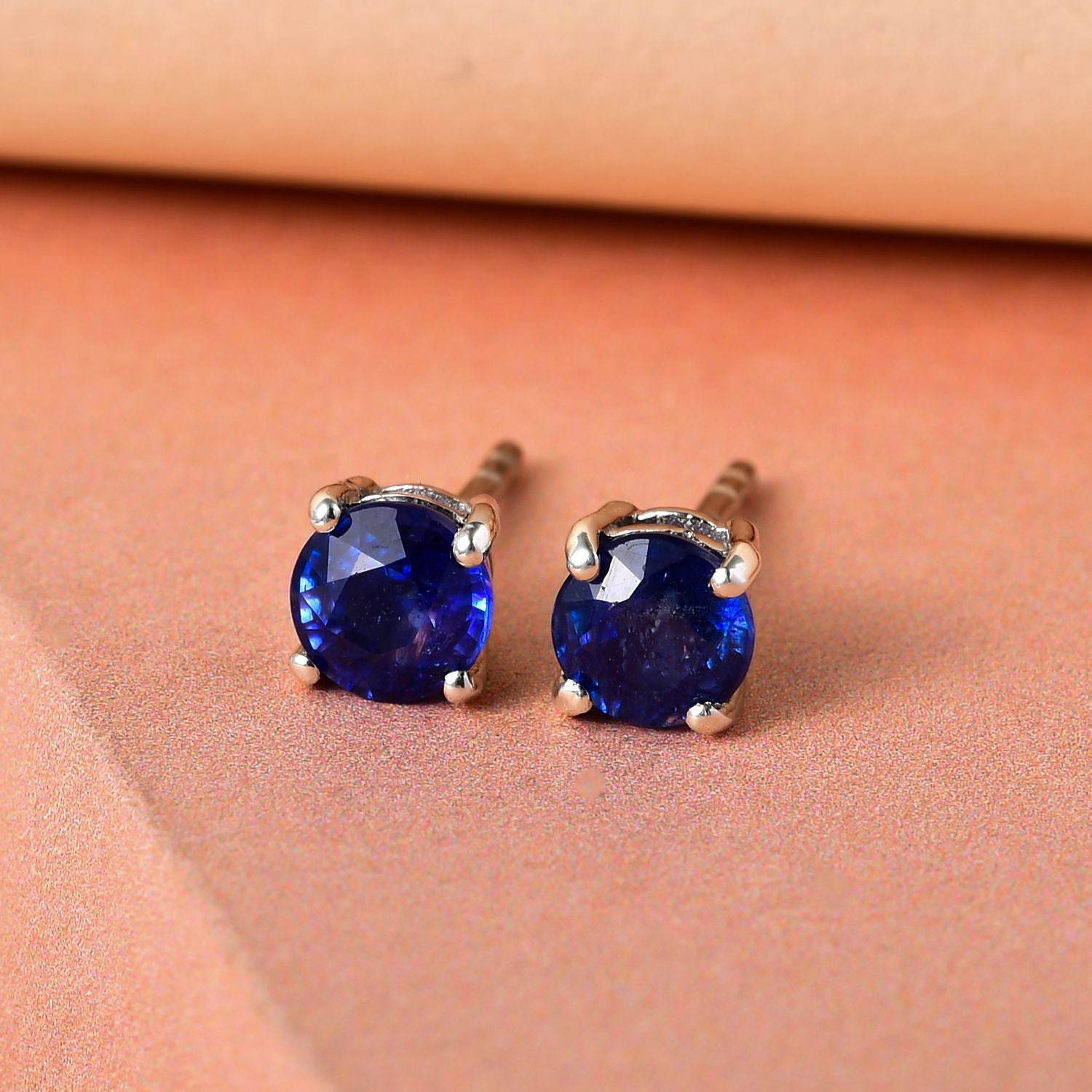 Masoala Saphir (Fissure gefüllt)-Ohrringe, 925 Silber platiniert ca. 1.26 ct