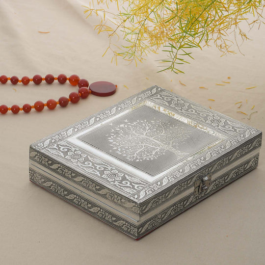 Handgefertigte Ringschatulle aus Aluminium, 23x18x5 cm, Lebensbaum