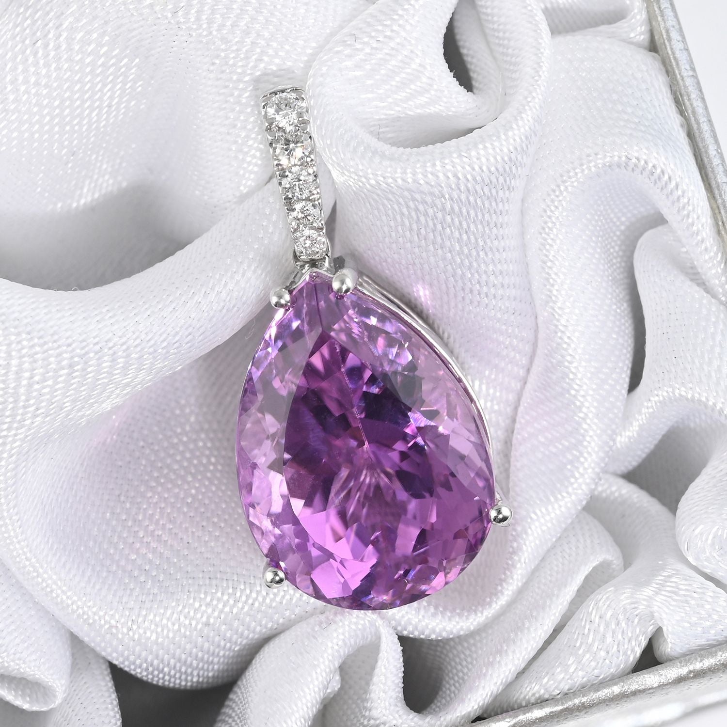 Rhapsody AAAA Kunzit, Weißer Diamant, zertifiziert und geprüft, Anhänger 950 Platin ca. 13.21 ct