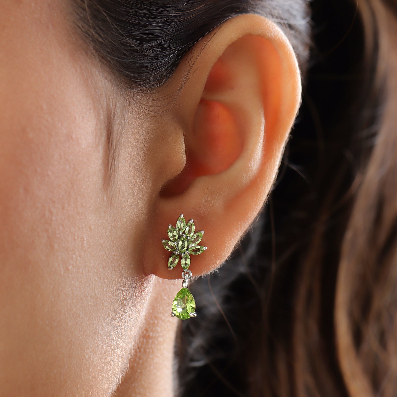 Natürliche Peridot-Ohrringe, 925 Silber platiniert ca. 3,08 ct