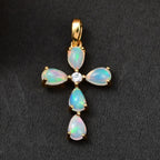Natürlicher, äthiopischer Welo Opal und weißer Zirkon Kreuz-Anhänger, 925 Silber vergoldet ca. 1.41 ct