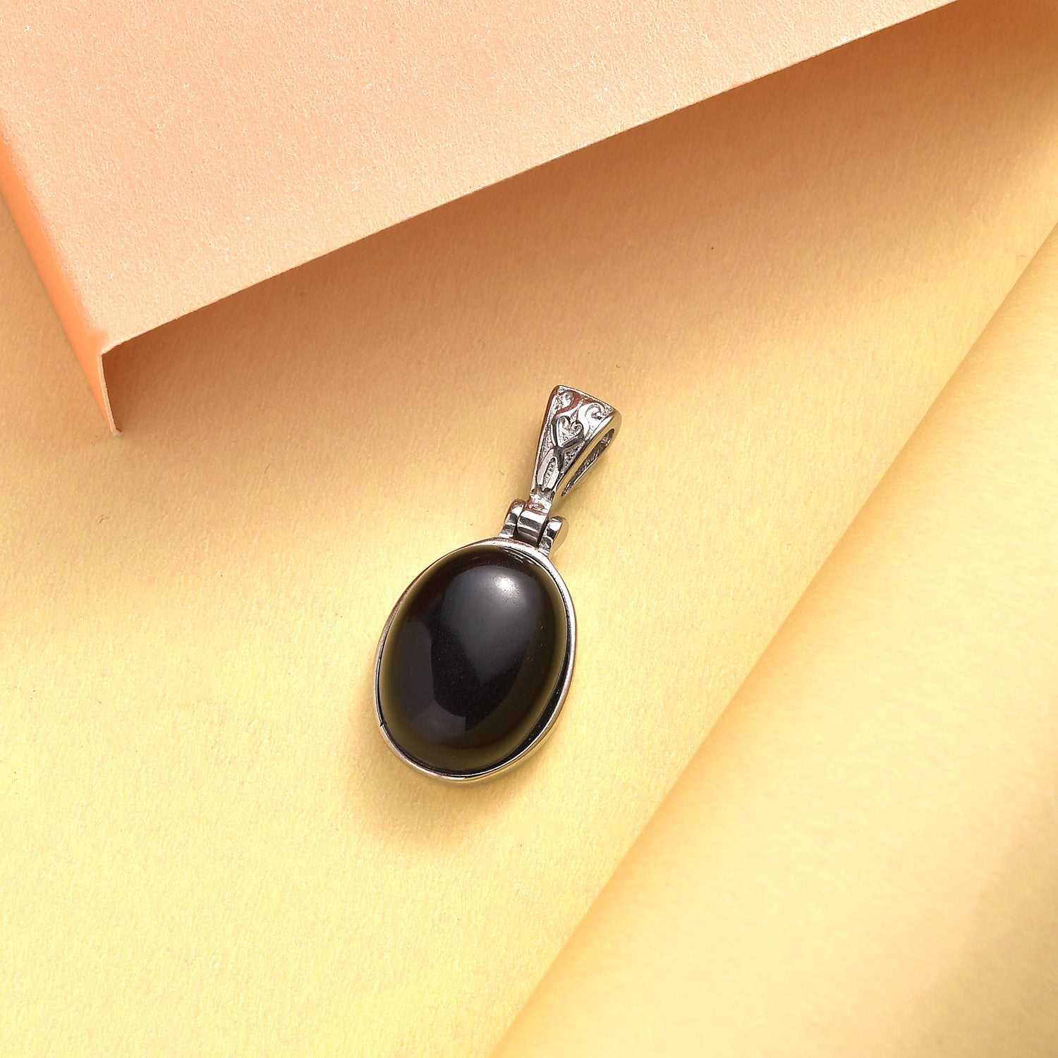 Schwarzer Onyx Anhänger, ca. 9.85 ct