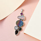 Regenbogen-Drusen Quarz und natürlicher, äthiopischer Welo Opal Anhänger, 925 Silber platiniert ca. 9,77 ct