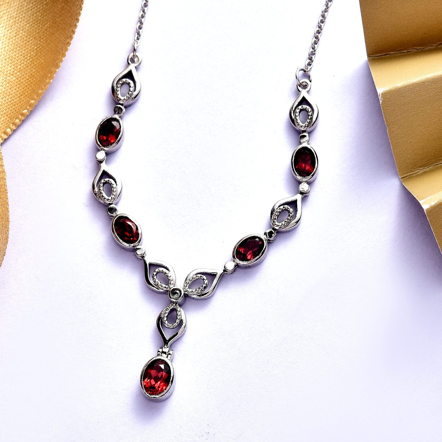 Rotes Granat Collier, ca. 45 cm Edelstahl ca. 3,25 ct