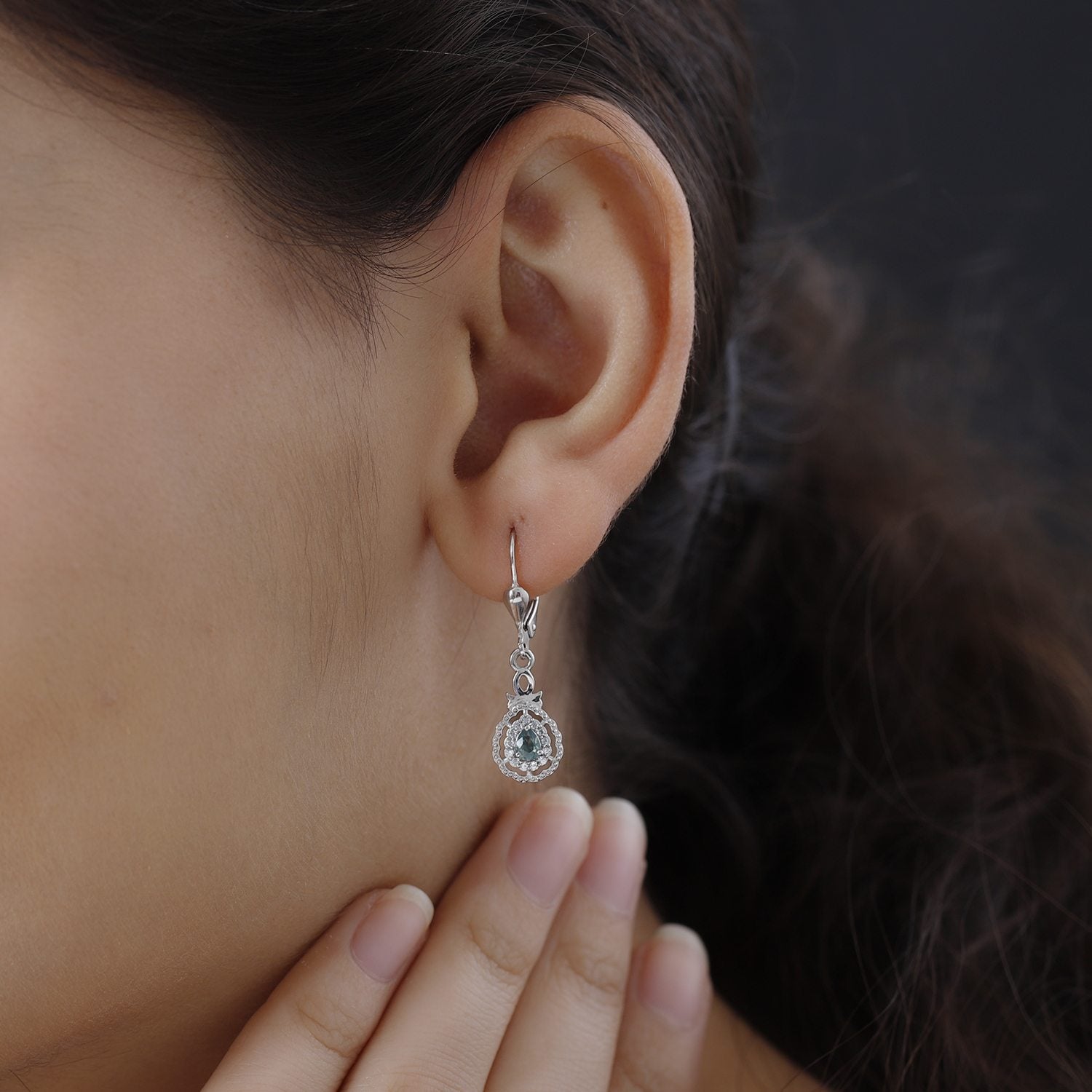 Alexandrit und weiße Zirkon Ohrringe, 925 Silber platiniert ca. 0.54 ct