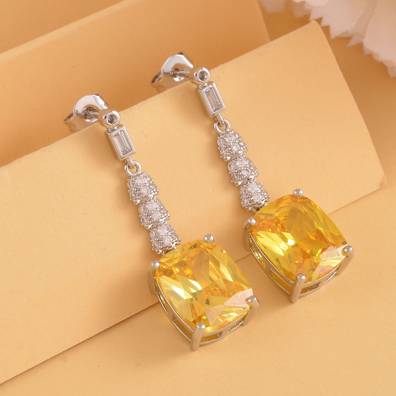 Gelbe und weiße Zirkonia Ohrringe, Edelstahl ca. 18,47 ct