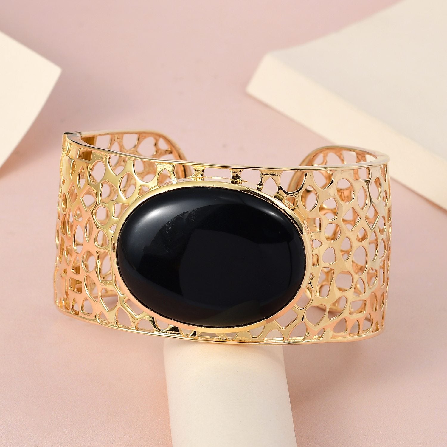 Schwarzer Onyx Armreif, ca. 19 cm, Messing vergoldet ca. 73.87 ct