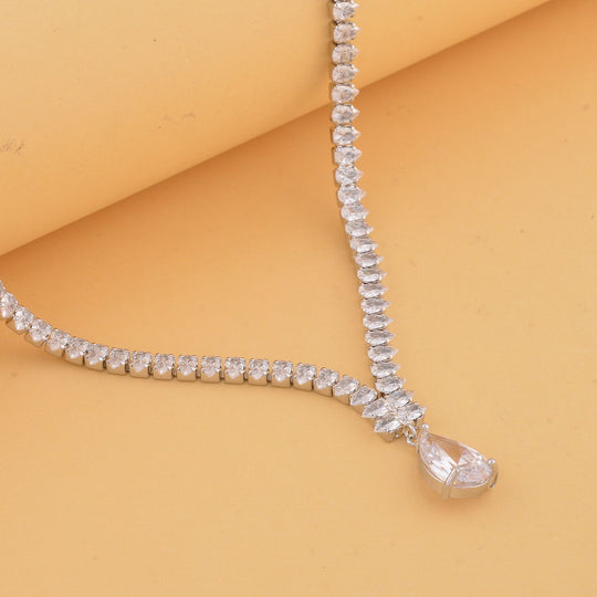 Weißes Zirkonia-Mosaik Collier, ca. 50 cm, Messing