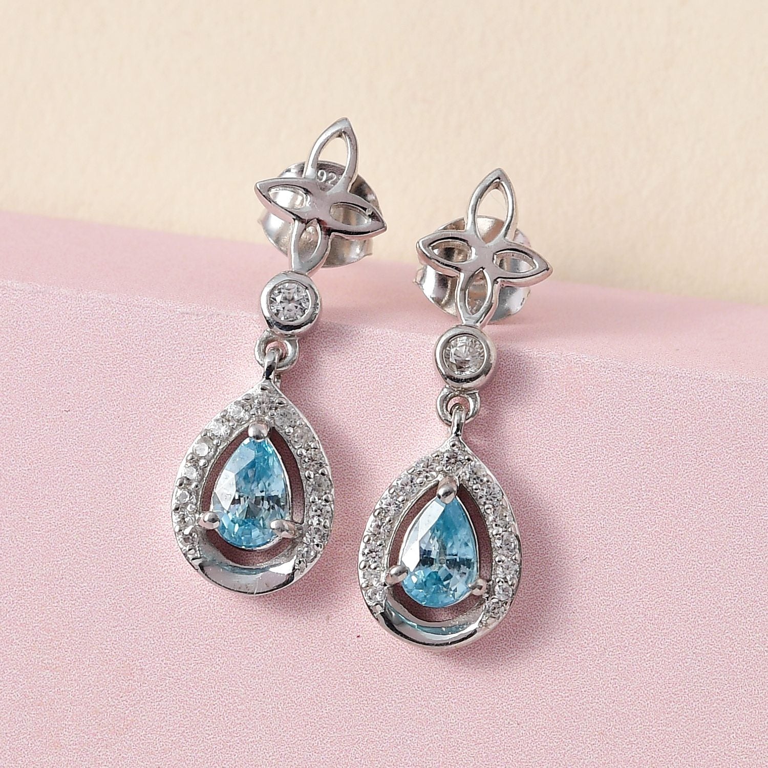 Kambodschanische, blaue und weiße Zirkon Ohrringe, 925 Silber platiniert ca. 1.58 ct
