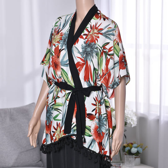 Short-sleeved lace kimonoMaterial:100% polyesterSize:bust70*length 87 Weight:190gcolor: beige
