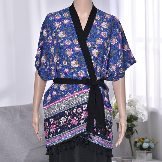 Short-sleeved lace kimonoMaterial:100% polyesterSize:bust70*length 87 Weight:190gcolor: beige