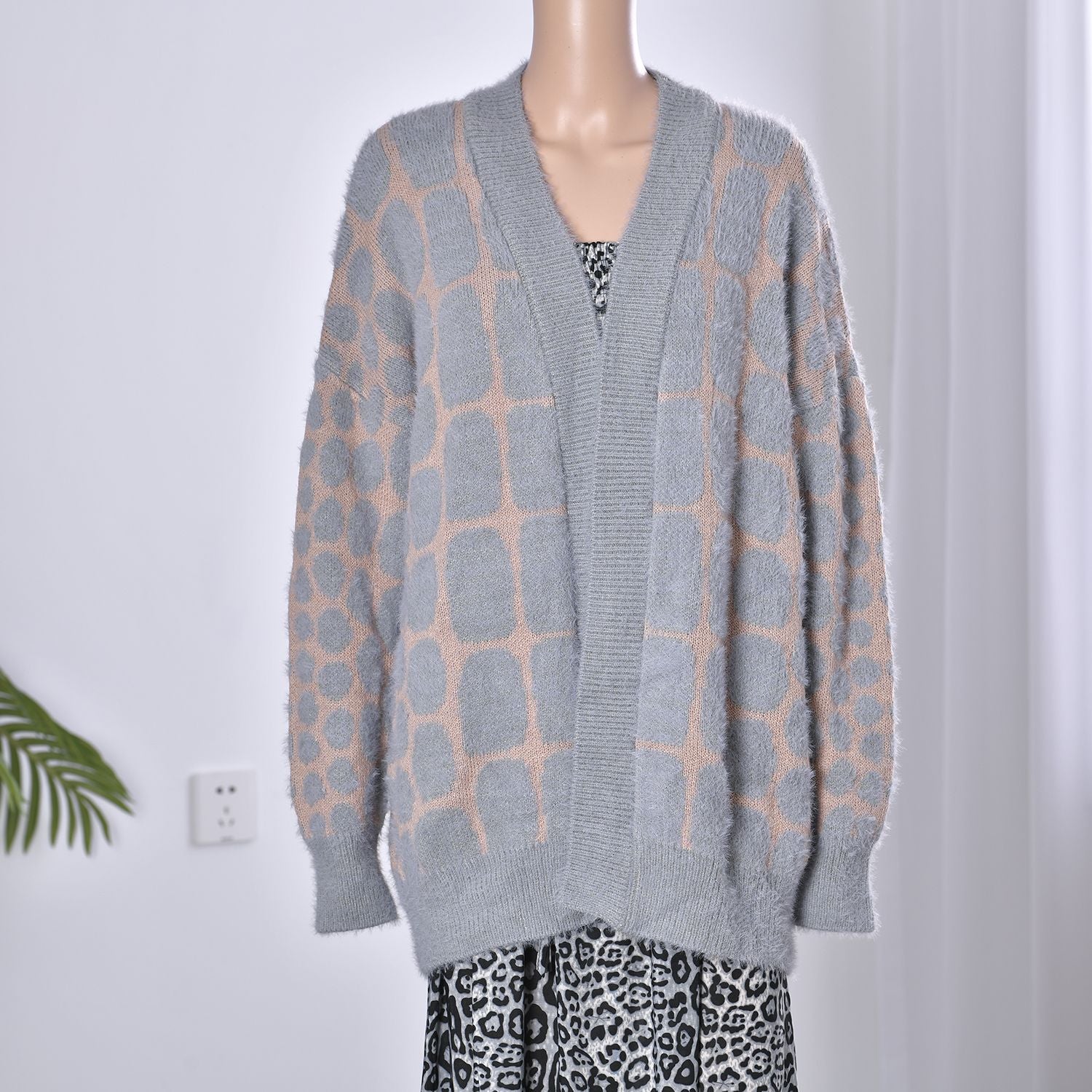 Cardigan mit 2 Taschen, Einheitsgröße, 64x84cm, grau und pfirsichfarben