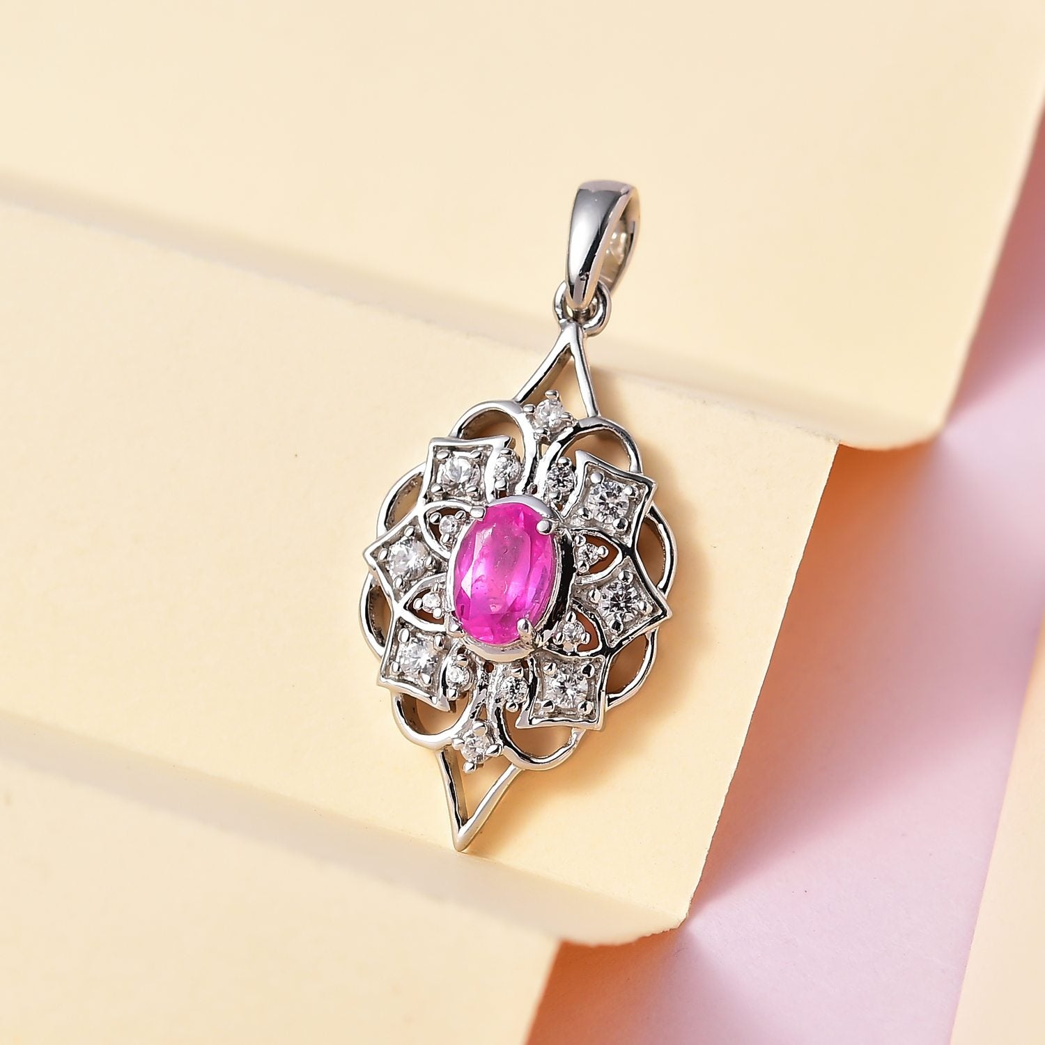 Ilakaka Rosa Saphir (Fissure gefüllt), weißer Zirkon Anhänger, 925 Silber platiniert ca. 1.49 ct