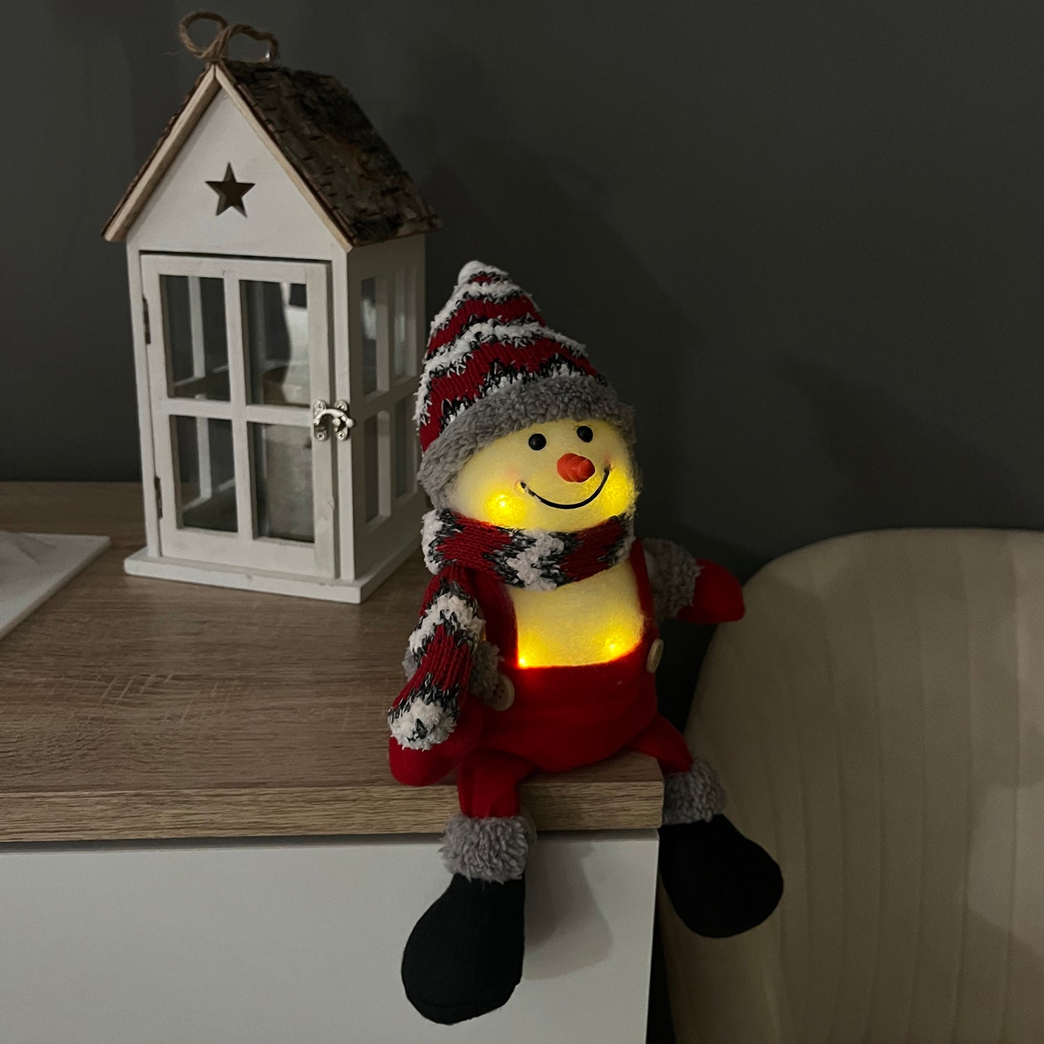 Sitzender Schneemann mit LED lichter, 25 cm, 3AAA (nicht inkl.), Weiß