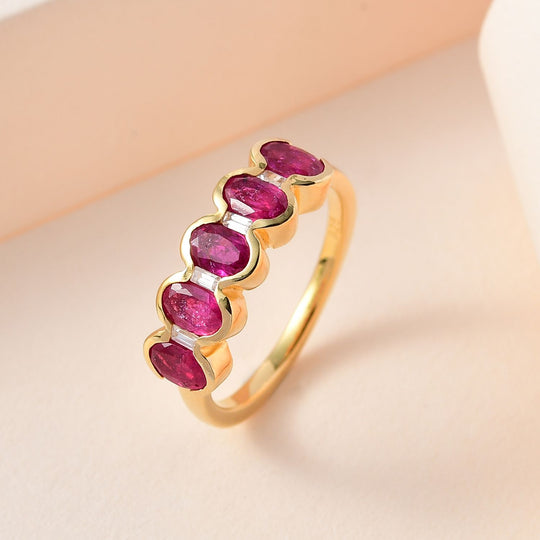 Afrikanischer Rubin (Fissure gefüllt), weißer Zirkon Ring, 925 Silber vergoldet (Größe 18.00) ca. 1.83 ct
