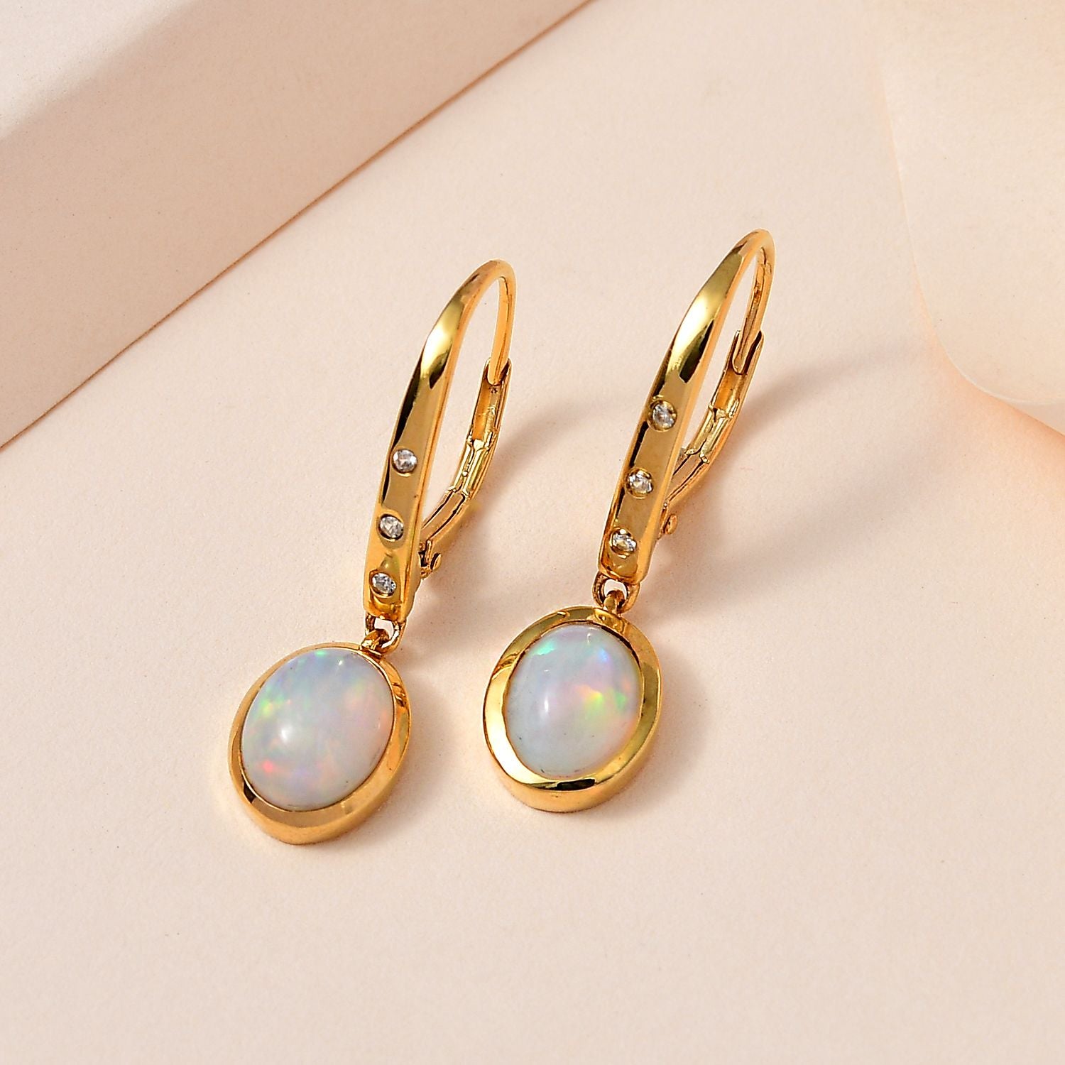 Natürlicher, äthiopischer Welo Opal, Weißer Zirkon Ohrringe, 925 Silber Gelbgold Vermeil, ca. 2.44 ct
