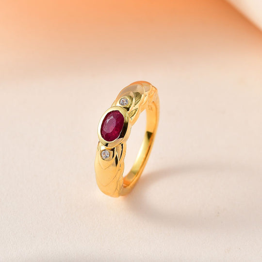 Afrikanischer Rubin (Fissure gefüllt), weißer Zirkon Ring, 925 Silber vergoldet (Größe 21.00) ca. 0.73 ct