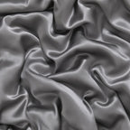 Serenity Night - 100% Maulbeerseide Sommersteppdecke mit Seidenfüllung, 135 x 200 cm, Silber