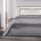 Serenity Night - 100% Maulbeerseide Sommersteppdecke mit Seidenfüllung, 135 x 200 cm, Silber