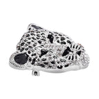 Emaillierte Brosche mit weißem Kristall, Leopard
