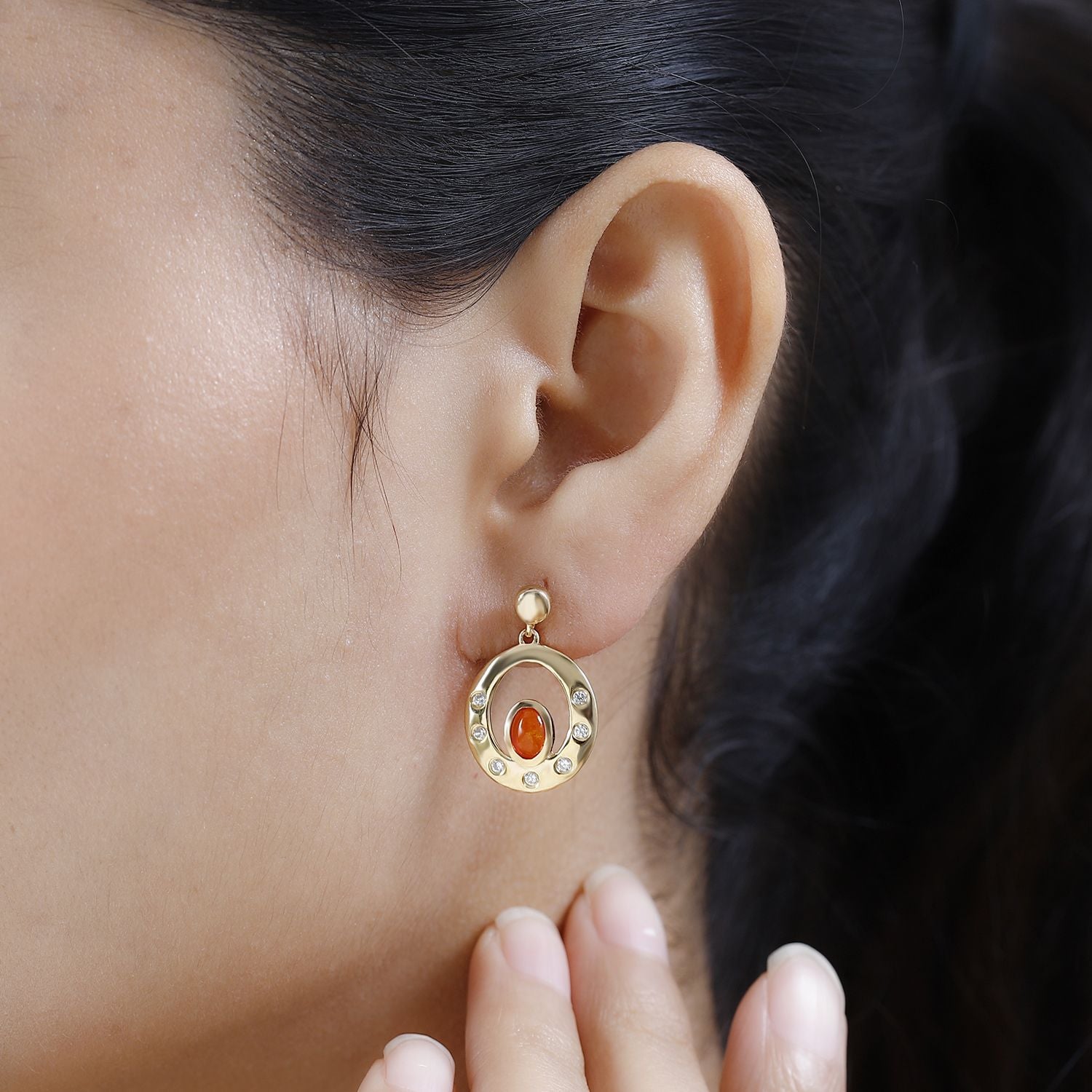 Orange äthiopischer Opal, Weißer Zirkon Ohrringe, 925 Silber Gelbgold Vermeil, ca. 0.98 ct
