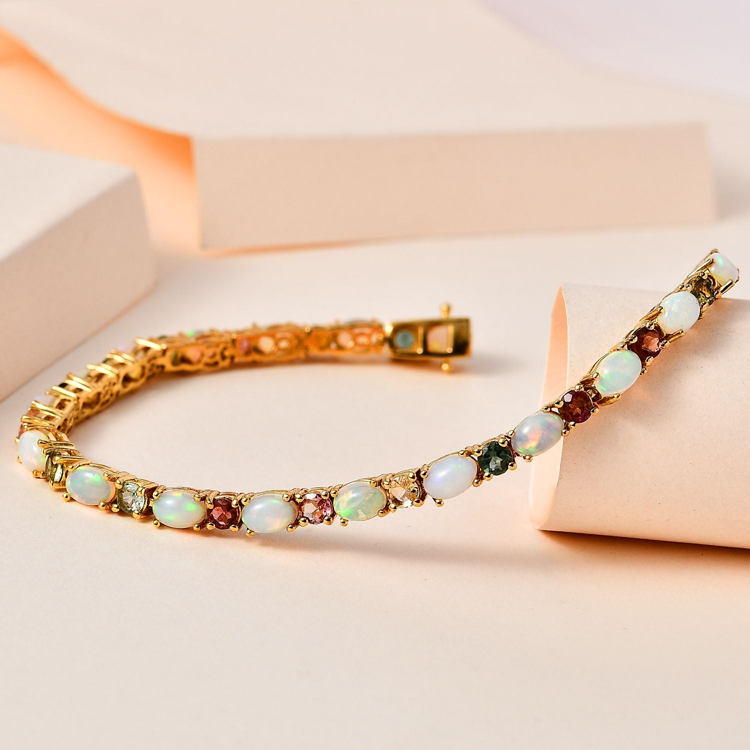 AA Natürlicher, äthiopischer Welo-Opal, mehrfarbiges Turmalin-Armband, ca. 18 cm, 925 Silber Gelbgold Vermeil ca. 8.96 ct