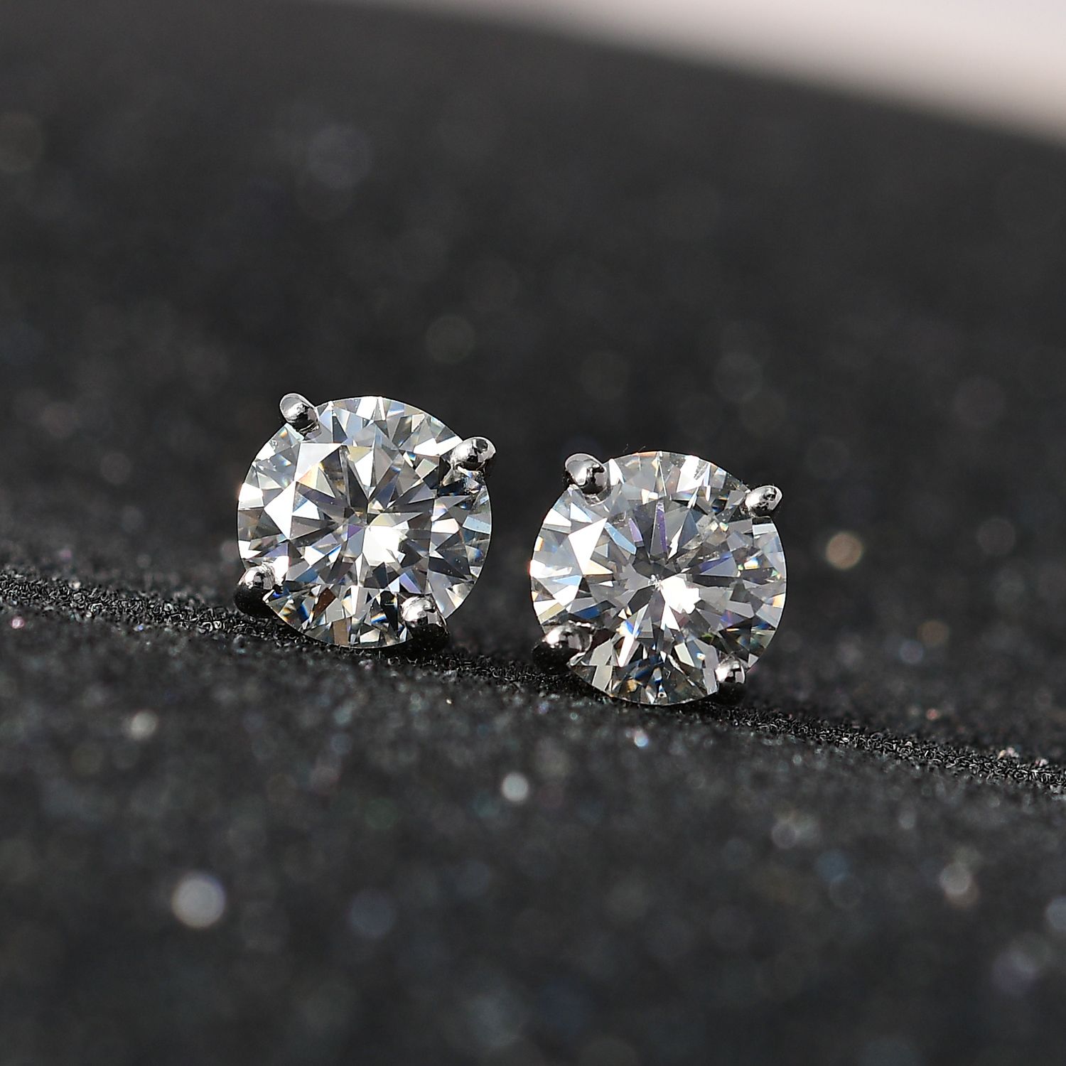 Moissanit Ohrringe, 925 Silber platiniert ca. 2.28 ct