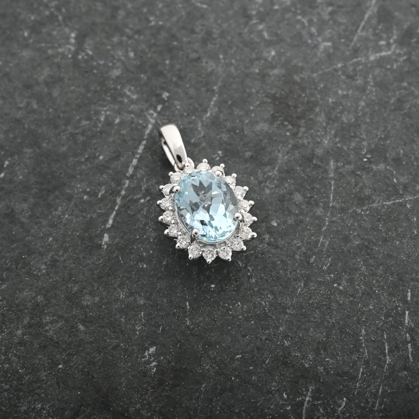 Iliana AAA Santamaria Aquamarin, Weißer Diamant AGI zertifiziert Anhänger 750 Gold ca. 1.40 ct