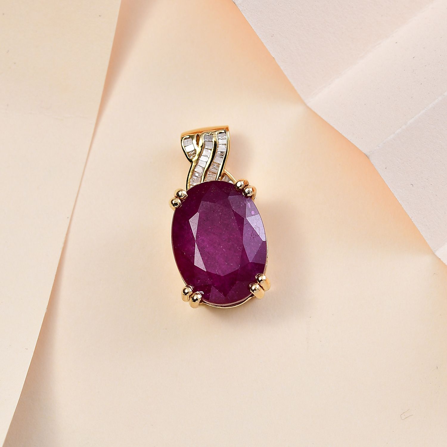 Afrikanischer Rubin (Fissure gefüllt), Weißer Diamant Anhänger 925 Silber vergoldet ca. 15,27 ct.