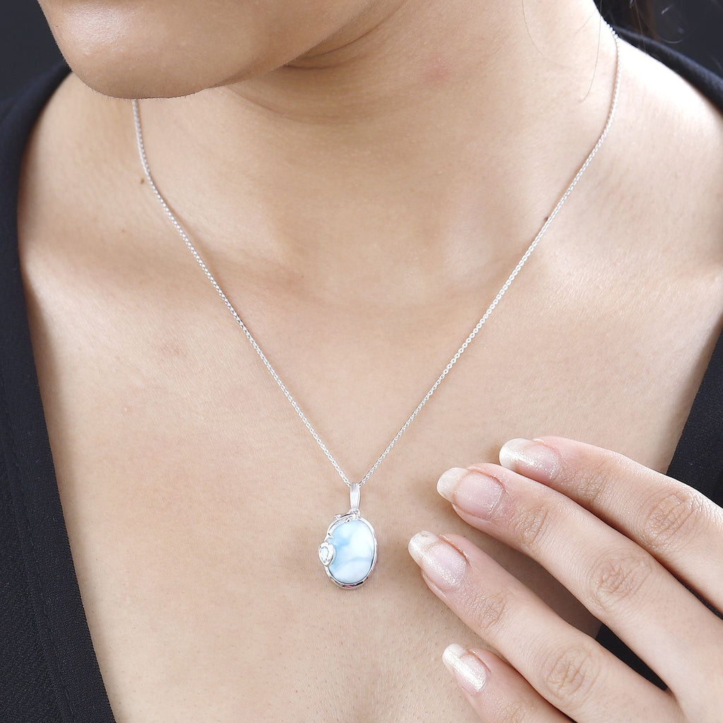 AA Larimar, Himmelblauer Topas Delfin Anhänger 925 Silber rhodiniert ca. 7,45 ct.
