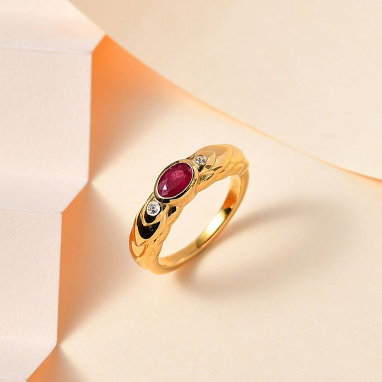 Afrikanischer Rubin (Fissure gefüllt), Weißer Zirkon Ring 925 Silber 750 Gelbgold Vermeil (Größe 21.00) ca. 0,76 ct