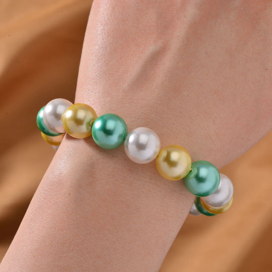 Flexibles, goldenes, weißes und grünes Muschelkernperlen-Armband
