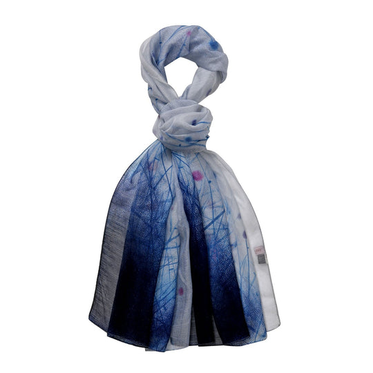 LA MAREY printed scarfMaterial:70% merino wool 30% mulberry silksize::70cm*190cmWeight : 57gyelow besed with red floral