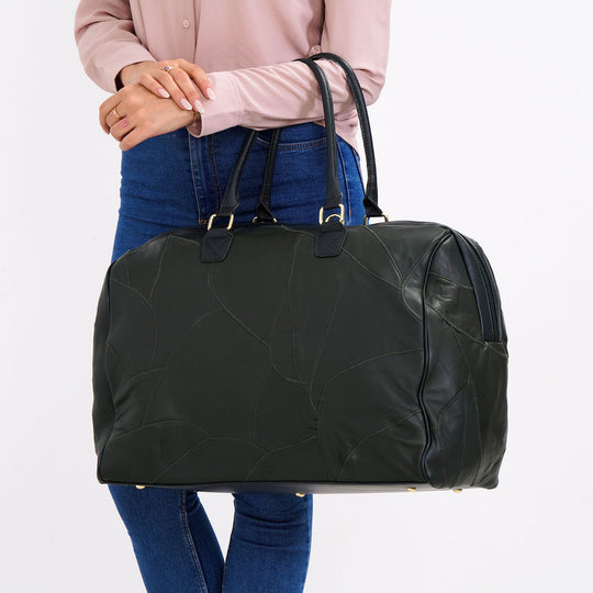 Stylische Patchwork-Reisetasche aus weichem Schafsleder -Großes Hauptfach, sichere Rückentasche, Innenfächer, Tragegriff (20 cm) & abnehmbarer Schultergurt (120 cm). Größe: 46x27x33 cm
