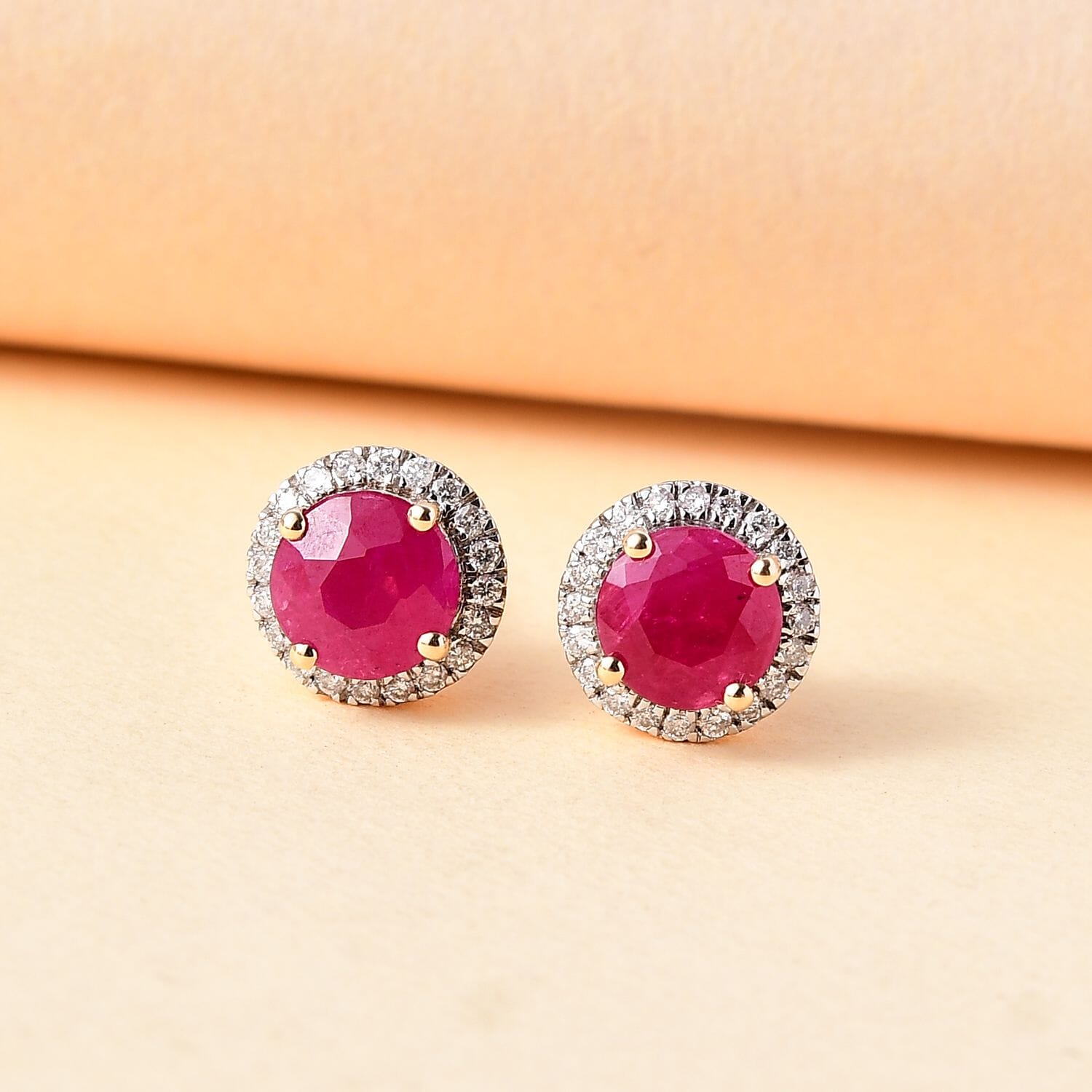 LUXORO zertifizierte und geprüfte AAA Taveta Rubin und i2 Diamant Halo Ohrringe in 417 Gold - 2,40 ct.