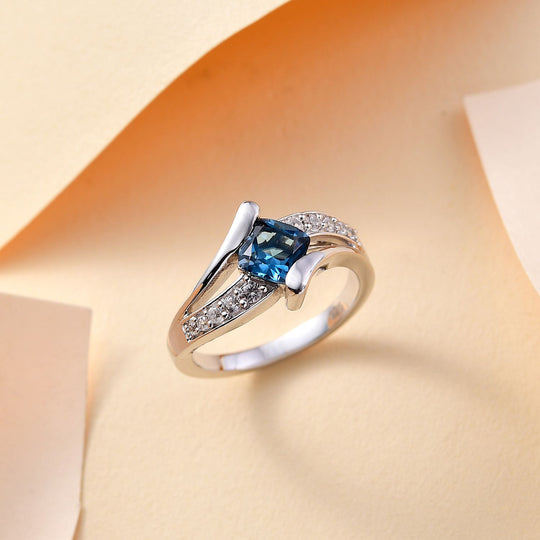 AA London Blau Topas, Weißer Zirkon Ring 925 Silber rhodiniert ca. 1,53 ct