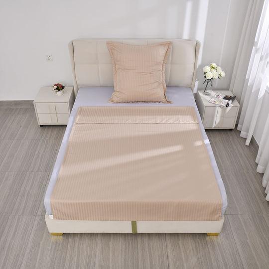 Bettwäsche-Set aus 80% Baumwolle mit Satin-Streifen, 135 x 200 cm und 80 x 80 cm, Lavendel