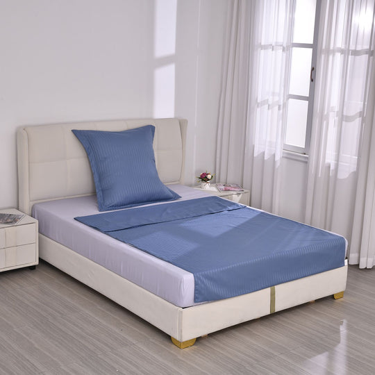 Bettwäsche-Set aus 80% Baumwolle mit Satin-Streifen, 135 x 200 cm und 80 x 80 cm, Lavendel