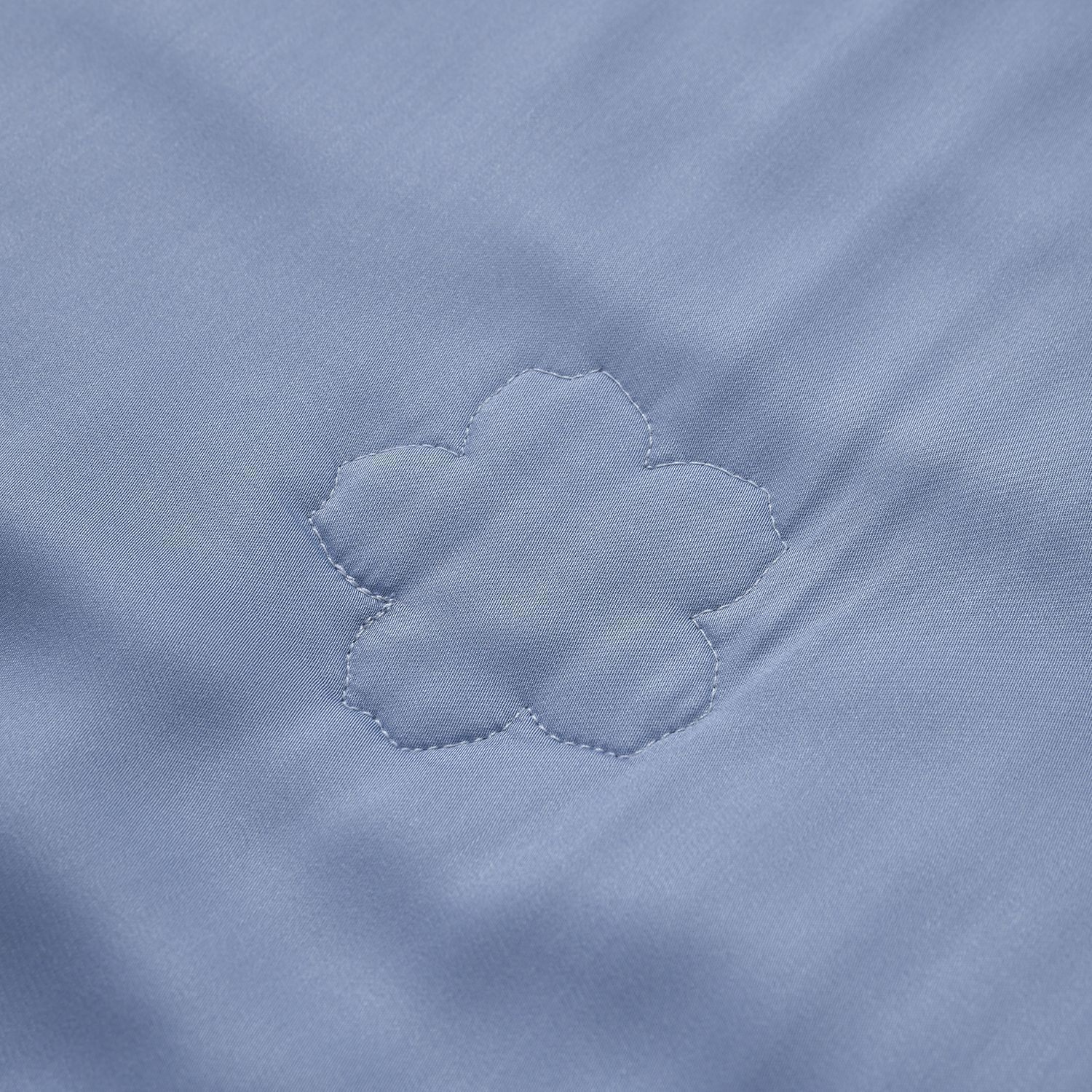 Hellblau