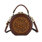 Runde Crossbody-Bag mit Mandala-Prägung, 19x8x18 cm, Braun