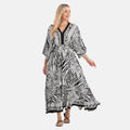 Maxikleid mit Zebraprint, V-Ausschnitt, elastischer Taille und Rückenschleife, 38×135 cm, Schwarz-weiß