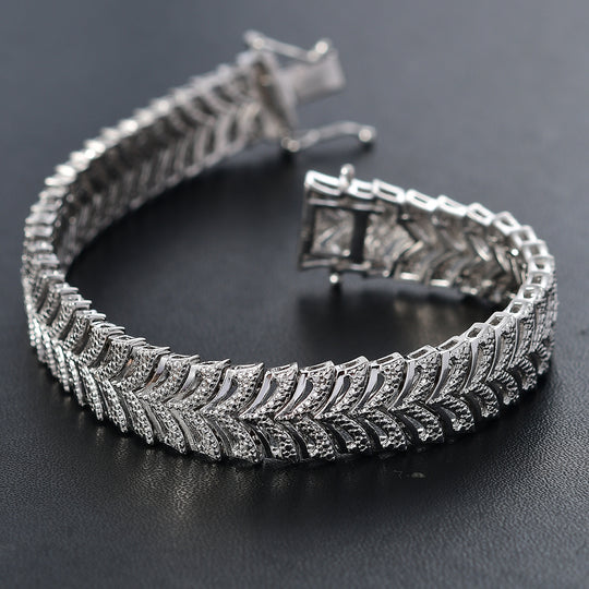Designer Inspiriertes Weißes Diamant Chevron Armband, ca. 19 cm, Nickelfreies Messing, Goldfarben