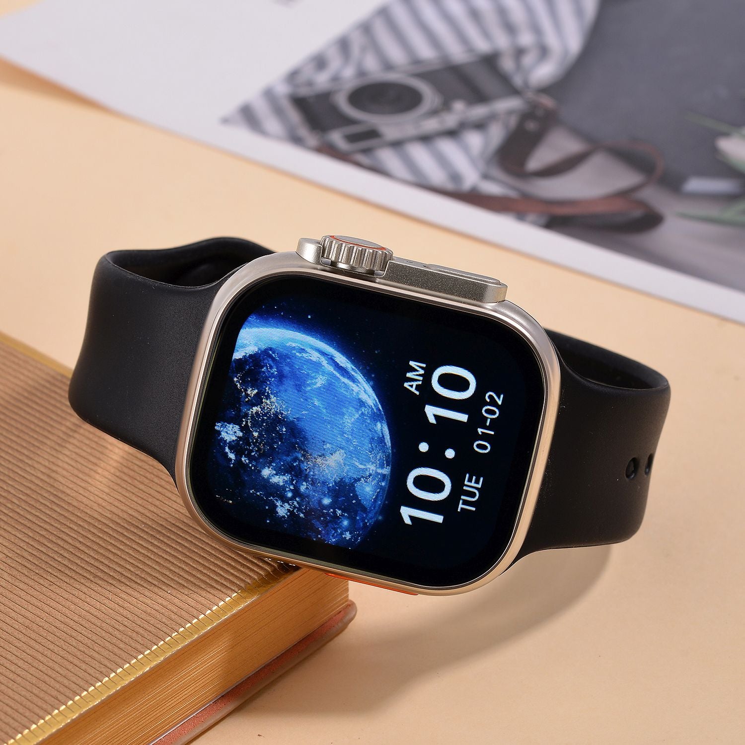 I20 Ultra 2 Max Suit - 10-in-1 Smartwatch-Komplettset mit Smartwatch, Gold-Drehkrone, Kopfhörern, Displayschutz, Ladekabel und 7 Wechselarmbändern, Silberfarben
