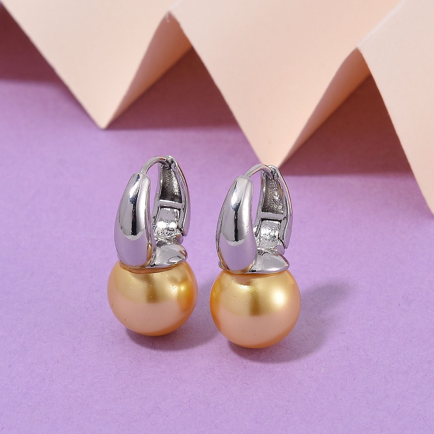 Goldene Muschelkernperle (12 mm) Ohrringe, Nickelfreies Messing