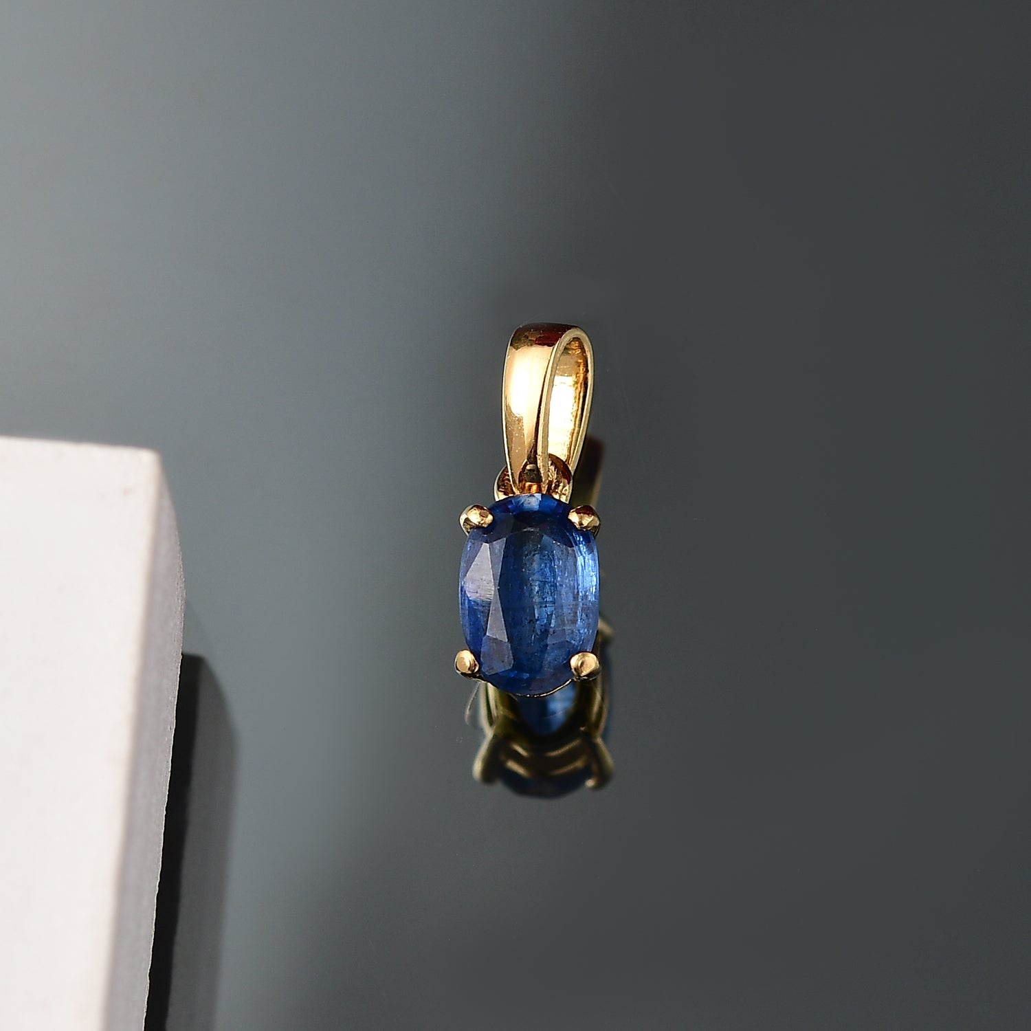 Natürlicher Kaschmir-Kyanit Anhänger 925 Silber vergoldet ca. 0.62 ct