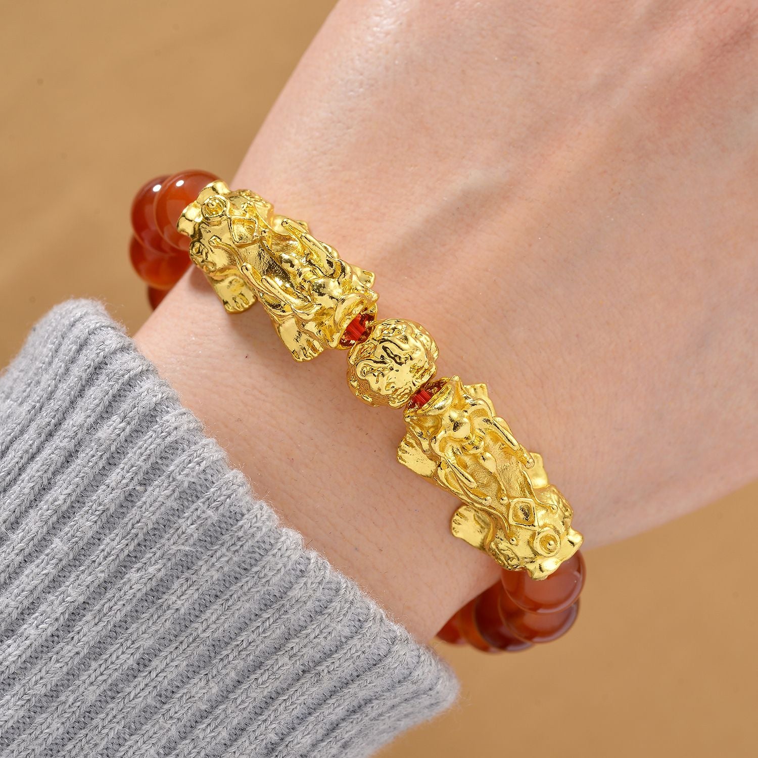 Roter Achat Armband, flexibel, vergoldet ca. 150.00 ct